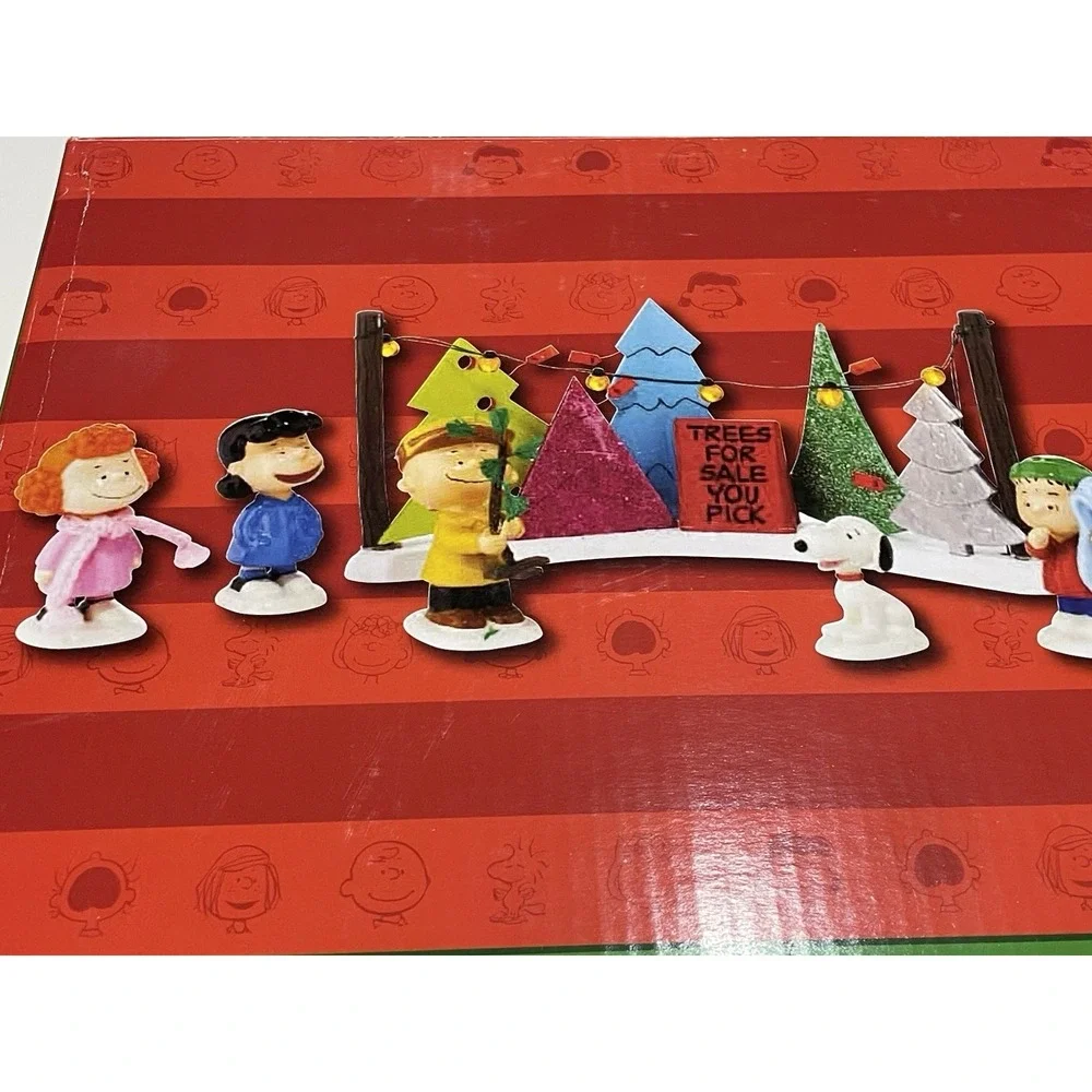 DEPARTMENT 56 PEANUTS CHRISTMAS VILLAGE TREE LOT SET OF 7 ORIGINAL BOX CHARLIE